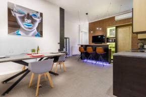 Luxurious apartment in the center (4br/2bathroom)
